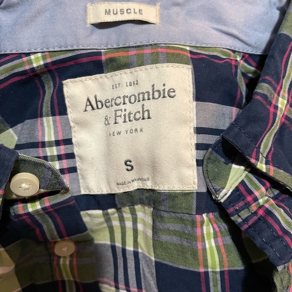 Abercrombie and Fitch - S - Muscle Button Down - Picture 4 of 4